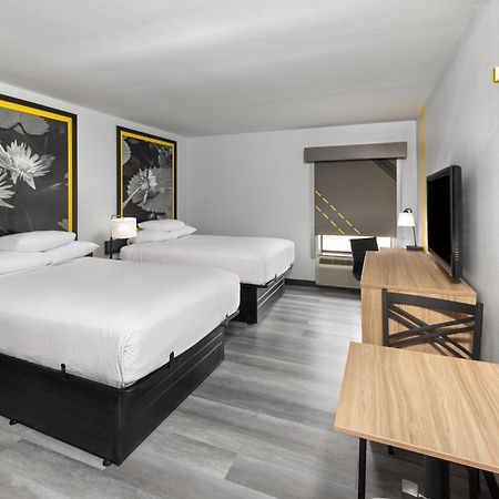 Super 8 By Wyndham Alexandria La Hotell Exteriör bild