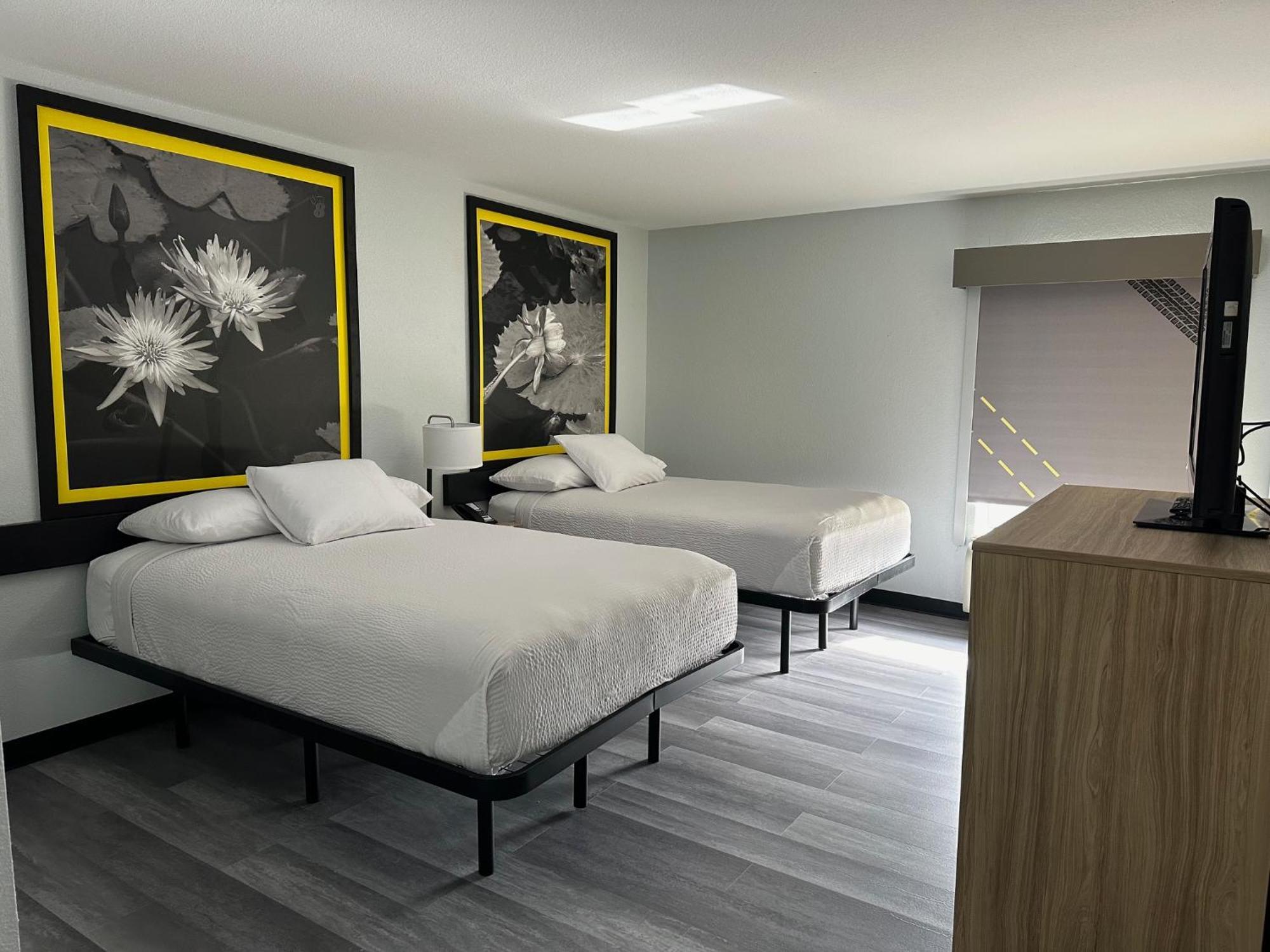 Super 8 By Wyndham Alexandria La Hotell Exteriör bild