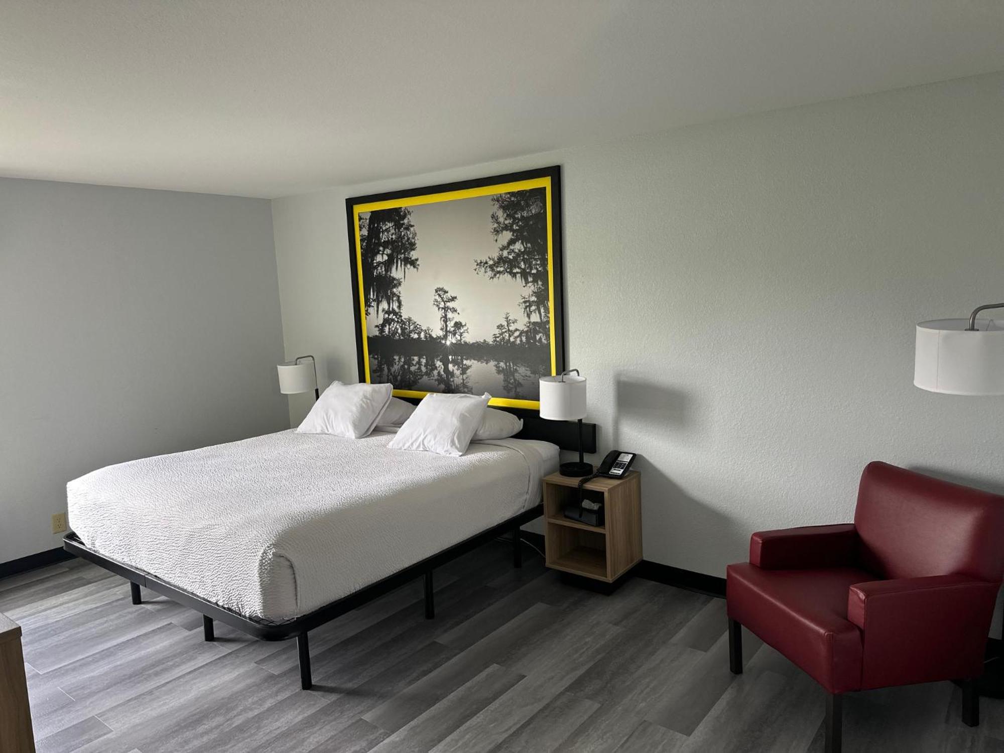 Super 8 By Wyndham Alexandria La Hotell Exteriör bild