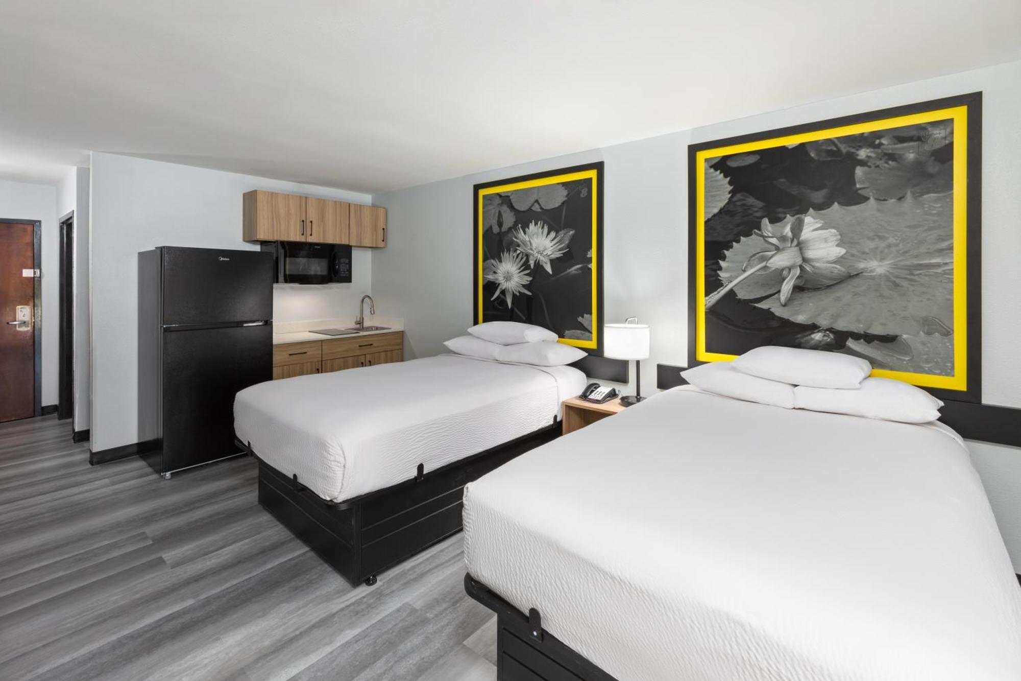 Super 8 By Wyndham Alexandria La Hotell Exteriör bild