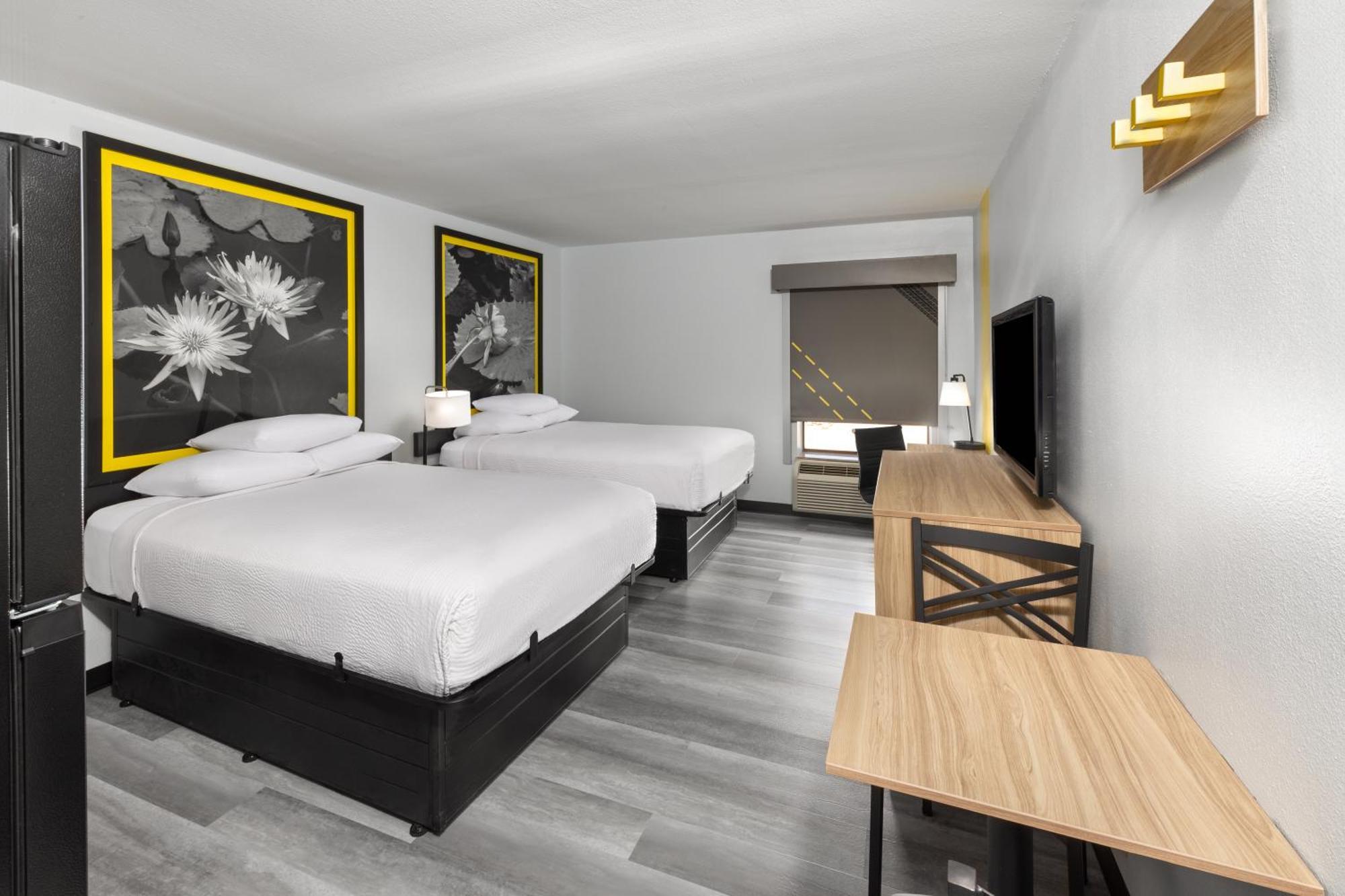Super 8 By Wyndham Alexandria La Hotell Exteriör bild