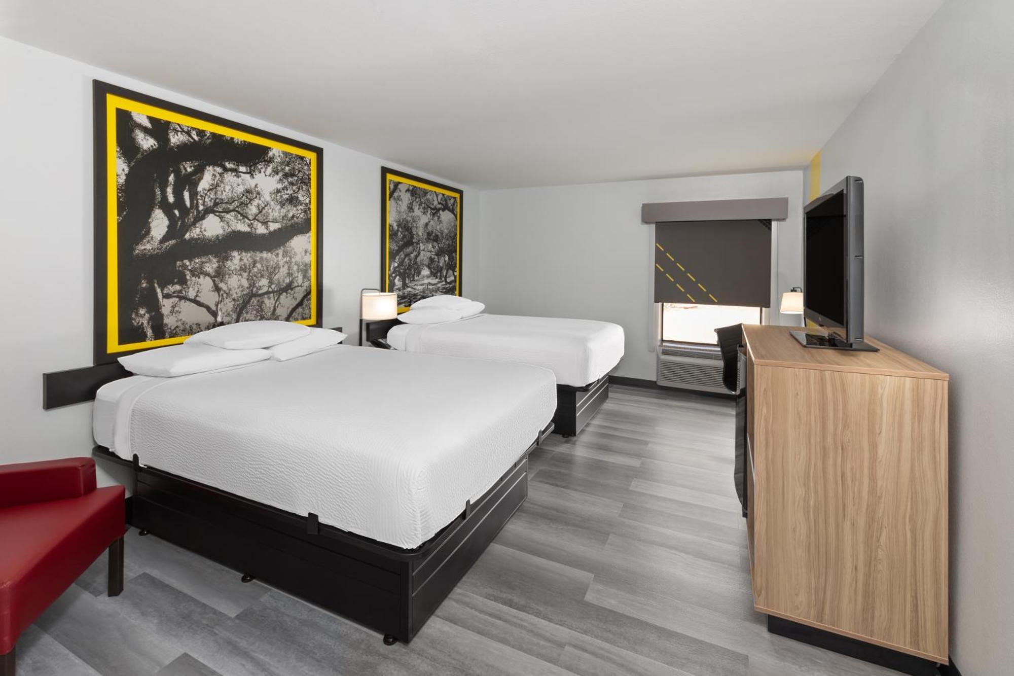 Super 8 By Wyndham Alexandria La Hotell Exteriör bild